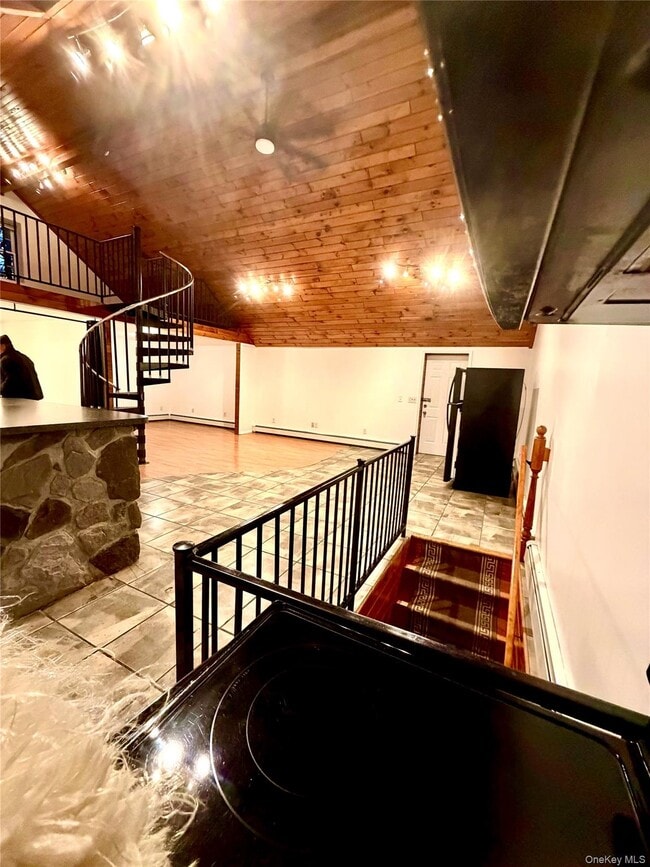 Building Photo - 13 Spring St