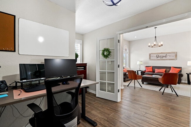 Building Photo - 2037 Shreya St