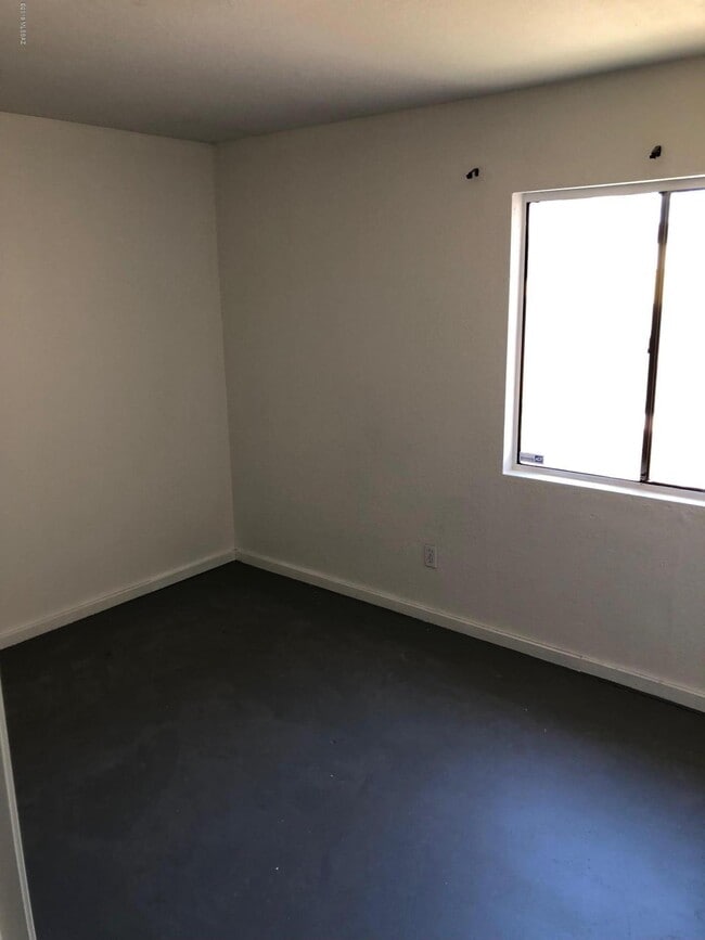 Building Photo - 1028 E Hedrick Dr