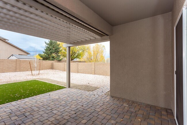 Building Photo - 926 N Gomez St