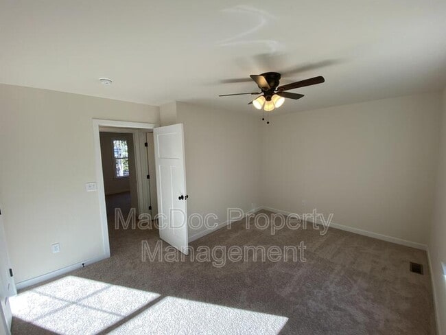 Building Photo - 64 Hickory Ln