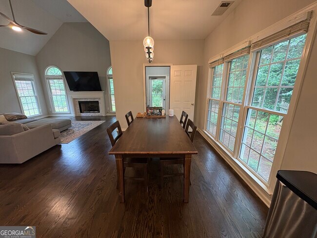 Building Photo - 3755 Ridgeside Ct
