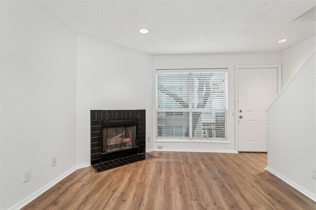 Building Photo - 1901 N Fitzhugh Ave