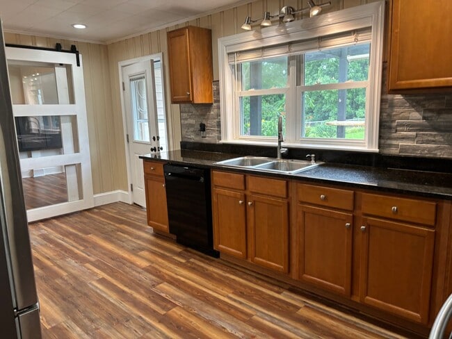Building Photo - Updated 2 bedroom with Bonus room home in ...