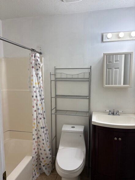 Building Photo - 3012 Dedi Ct