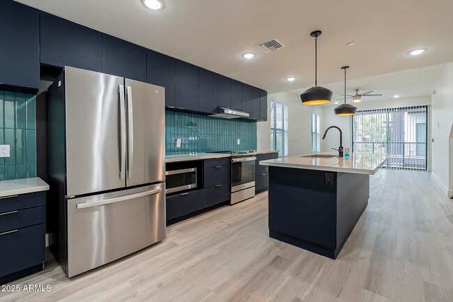 Building Photo - 250 S Roosevelt St