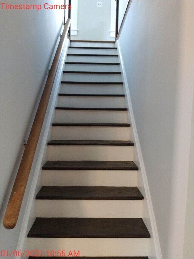 Building Photo - 2027-2028 9 bedroom / 4.5 baths  School Year Location PERFECT for students, in the heart of the UVA