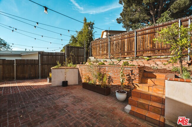 Building Photo - 1231 Montecito Dr