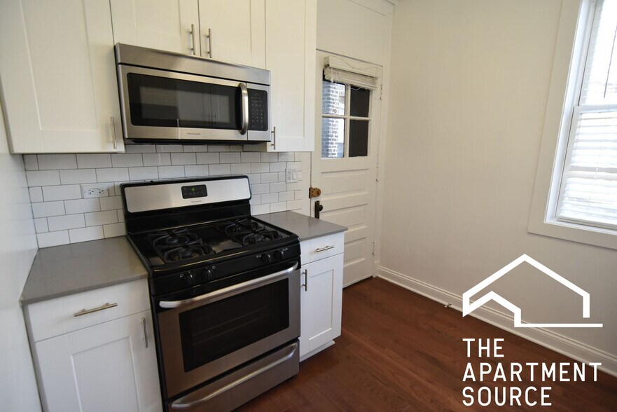 Building Photo - 3802 N Pine Grove Ave