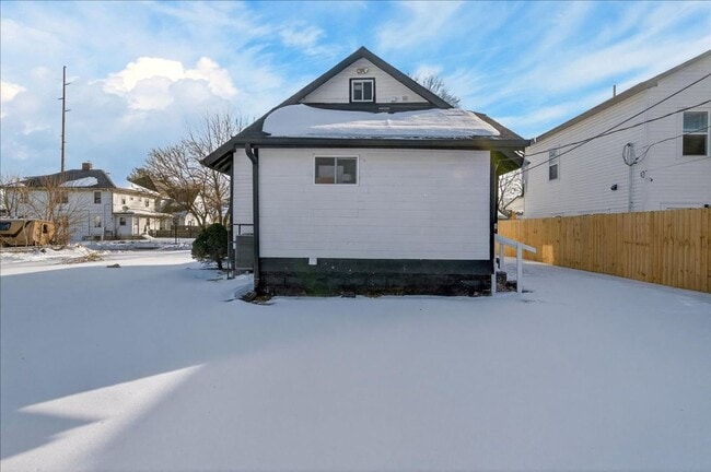 Building Photo - 218 S Walcott St