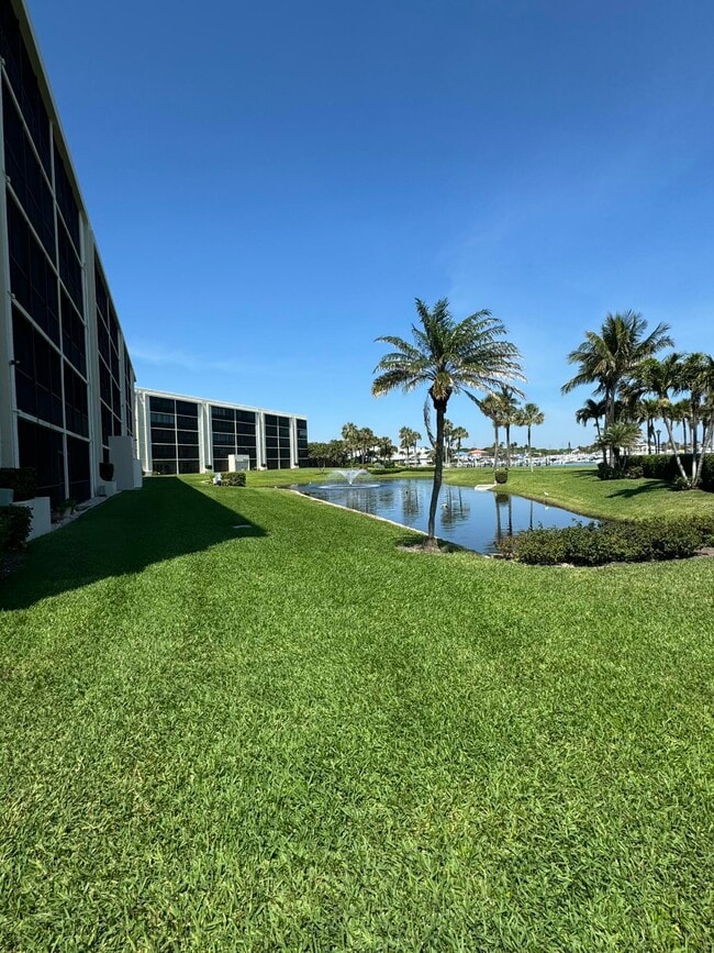 Building Photo - 200 Intracoastal Pl