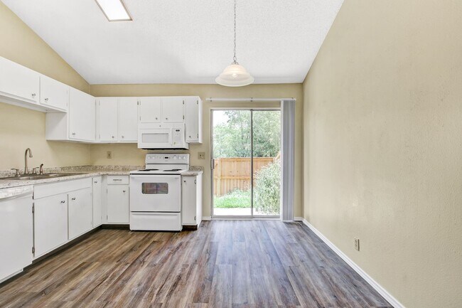 Building Photo - Move-In Ready Condo with Open Layout