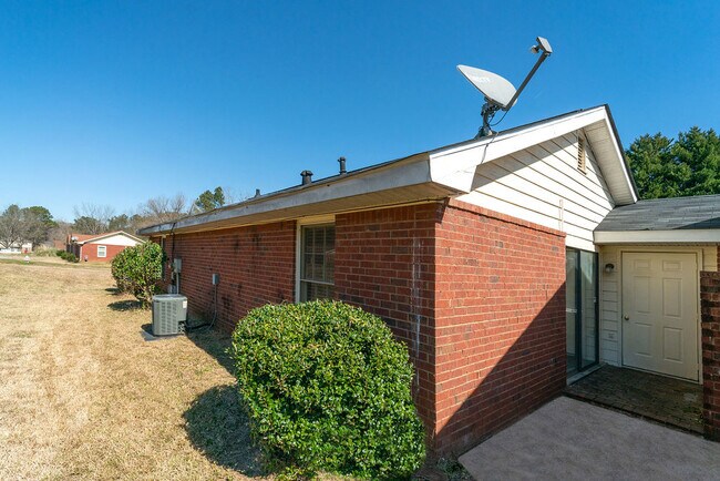 Building Photo - 2501 Riverchase Crossing NE