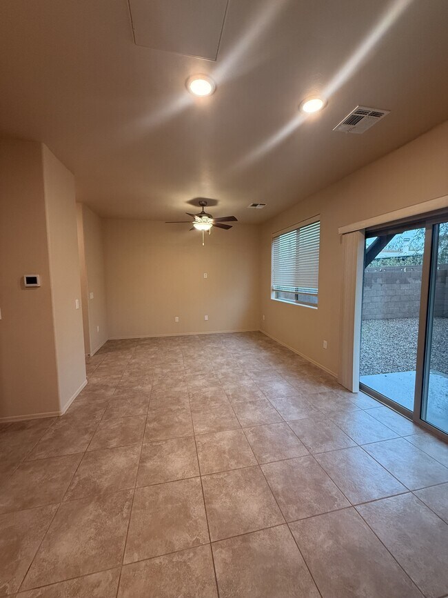 Building Photo - 4239 E Columbus Park Pl