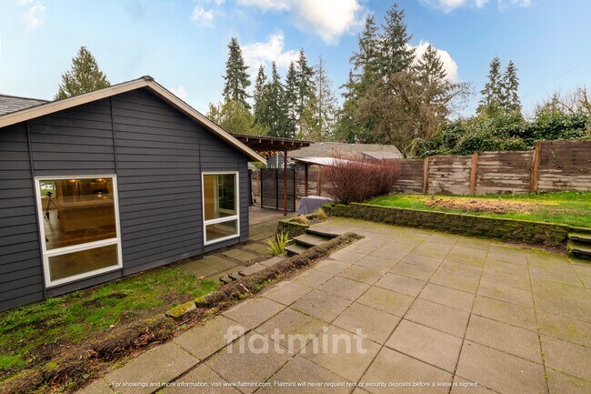 Building Photo - 16111 Stone Ave N