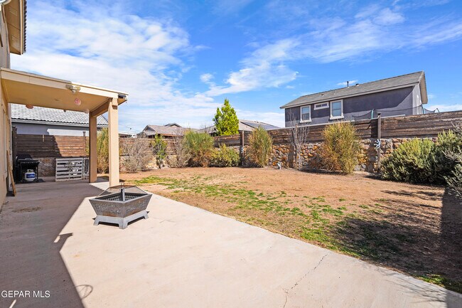 Building Photo - 956 Clapham St