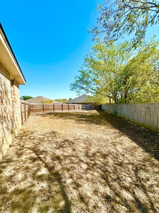 Building Photo - 2315 Windy Cir