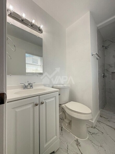 Building Photo - 4126 Valleyfield Dr