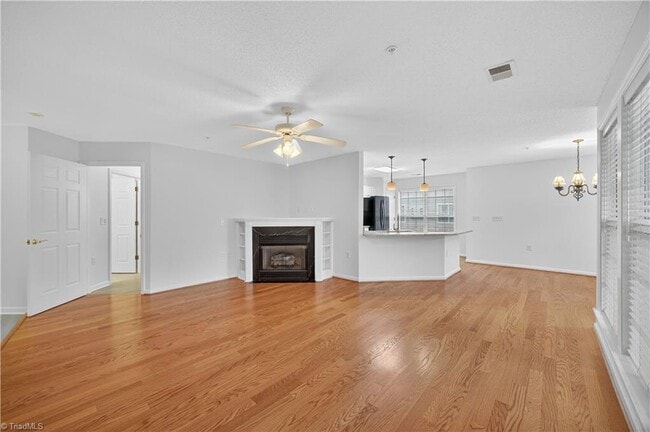 Building Photo - 2221 Delaney Dr