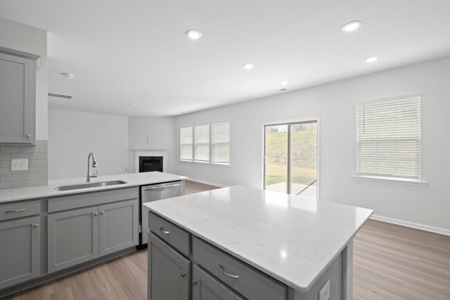 Building Photo - This Beautiful 4 Bedrooms, 2.5 Bathrooms i...