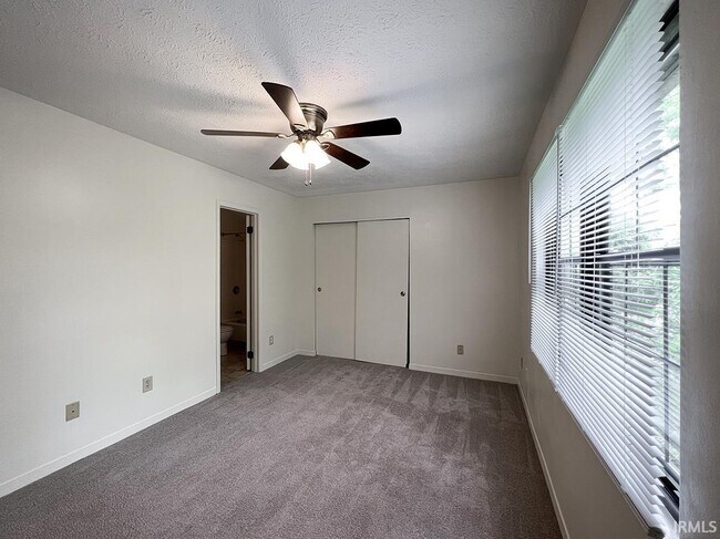 Building Photo - 513 E Graham Pl