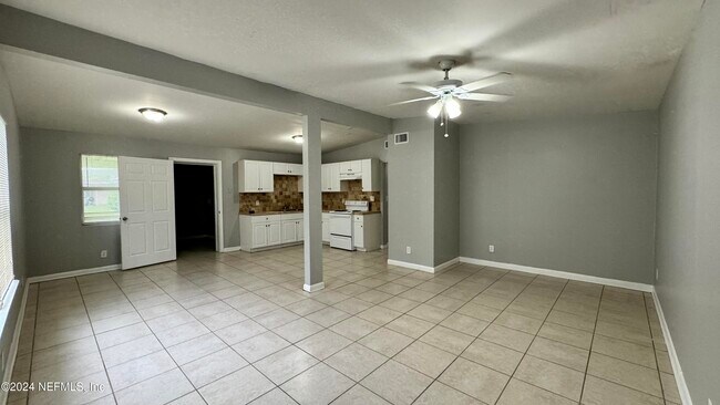 Building Photo - 6947 Clovis Rd