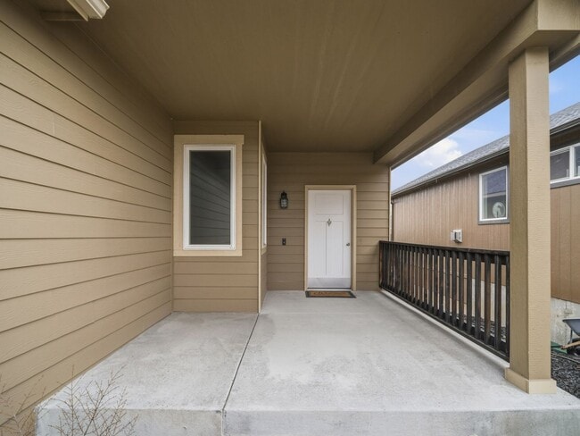 Building Photo - Spacious 5-Bedroom Home with Private Yard & Parking in Spokane