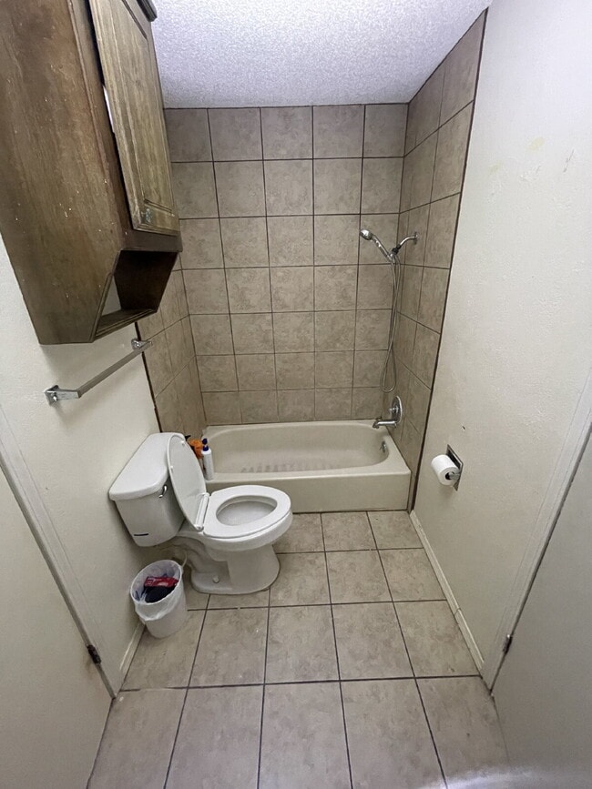 Building Photo - 3-Bedroom Duplex in OKC