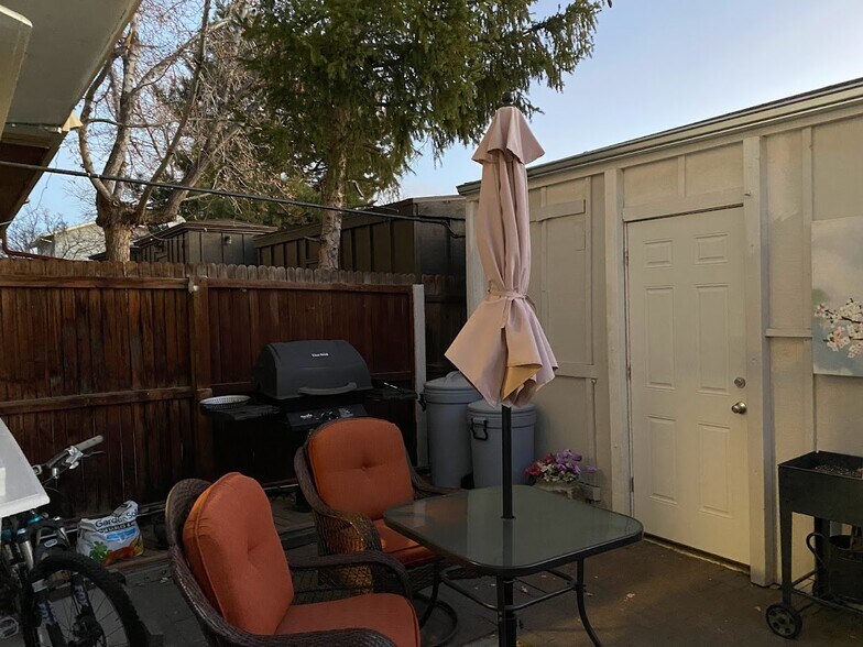 Built in gas grill - 421 S Balsam St