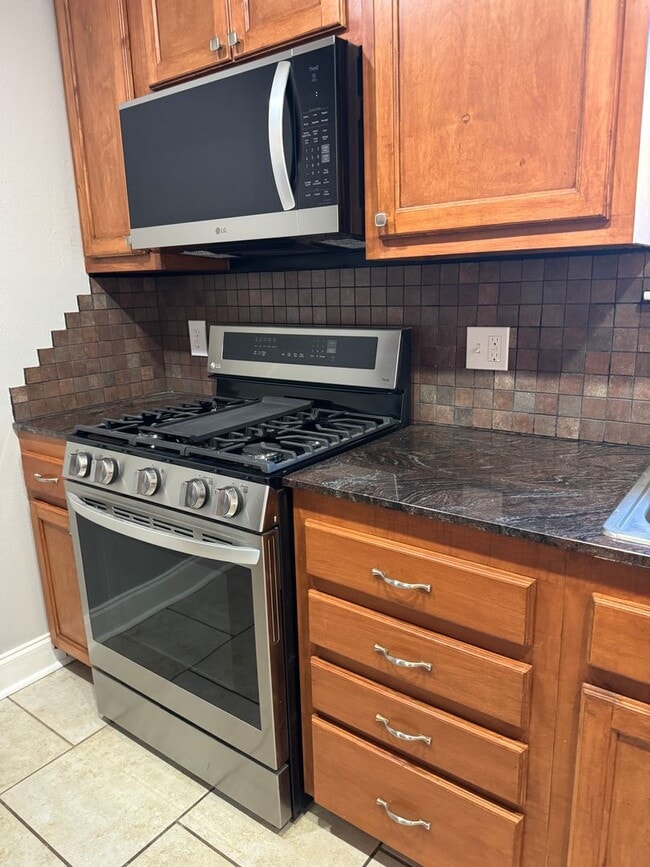 Building Photo - Great Rental near LSU