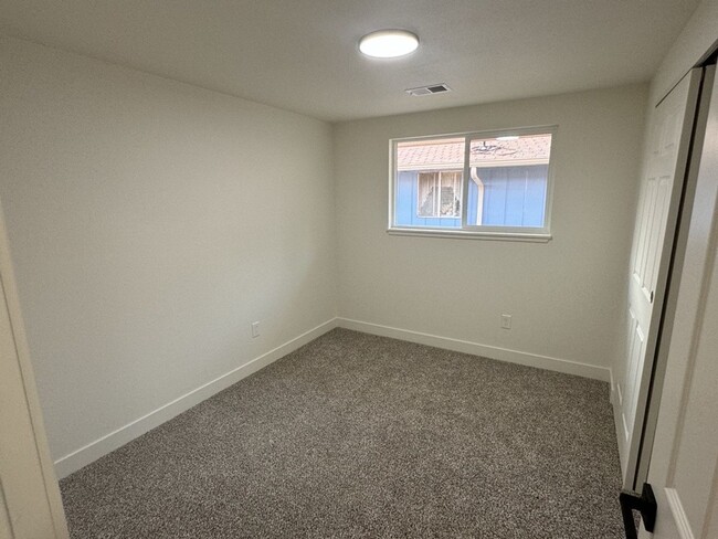 Building Photo - Newly Renovated 2BD 1BA Duplex with Garage