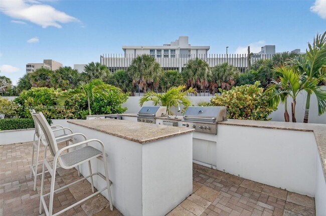 Building Photo - 336 N Birch Rd