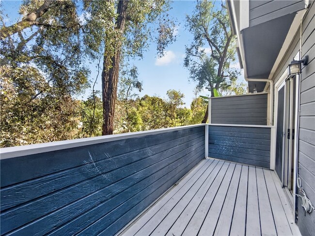 Building Photo - 24889 Nueva Vista Dr