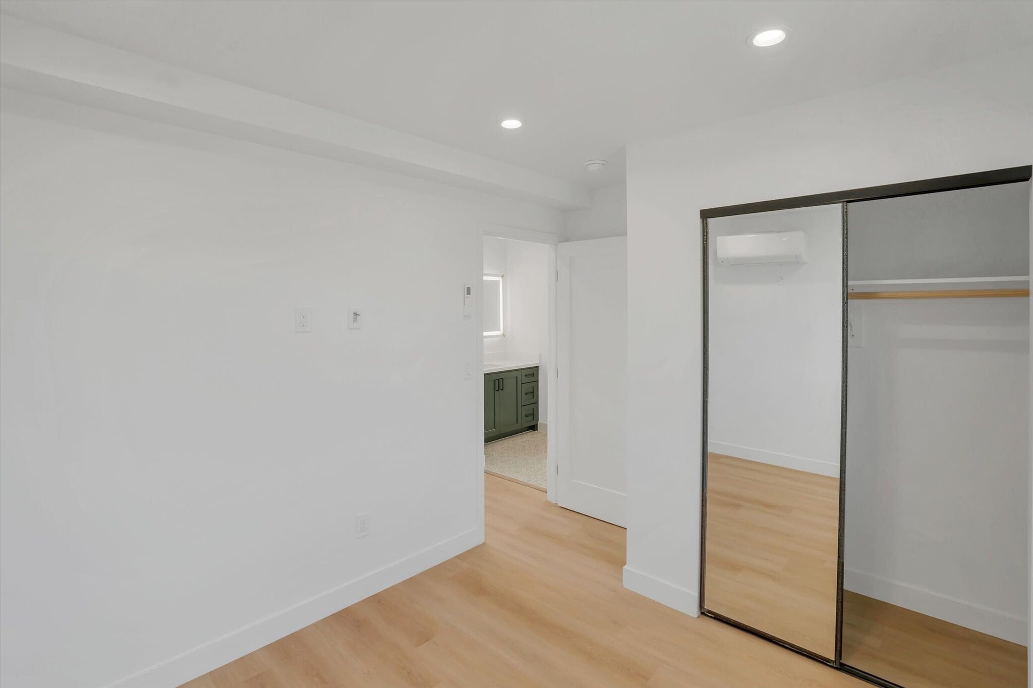 Building Photo - 2114 E 2nd St