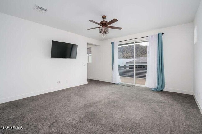 Building Photo - 1221 E Paseo Way