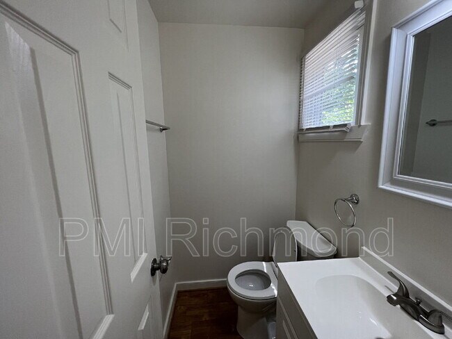 Building Photo - 307 Cedarwood Rd