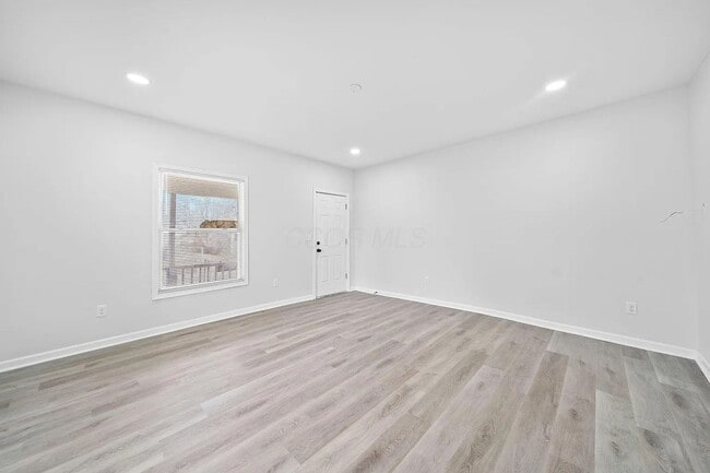 Building Photo - Fully Renovated 3BR/3BA Home with Quartz Finishes Near Easton - Move in Ready!