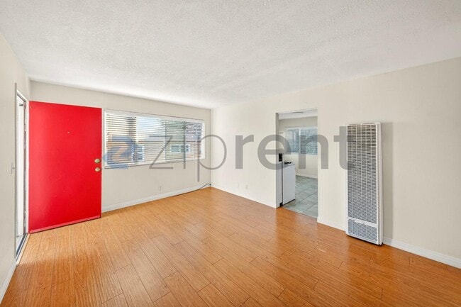 Building Photo - 705 S Pacific Coast Hwy