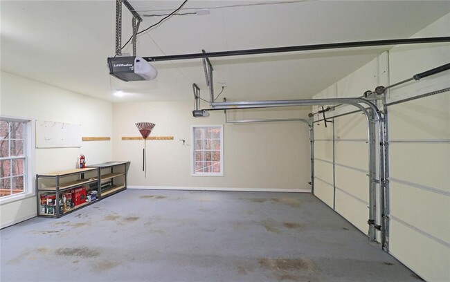 Building Photo - 100 Wiley Hills Trail