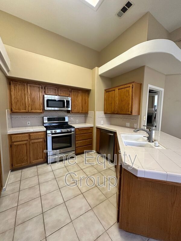 Building Photo - 1523 E Monte Vista Ct