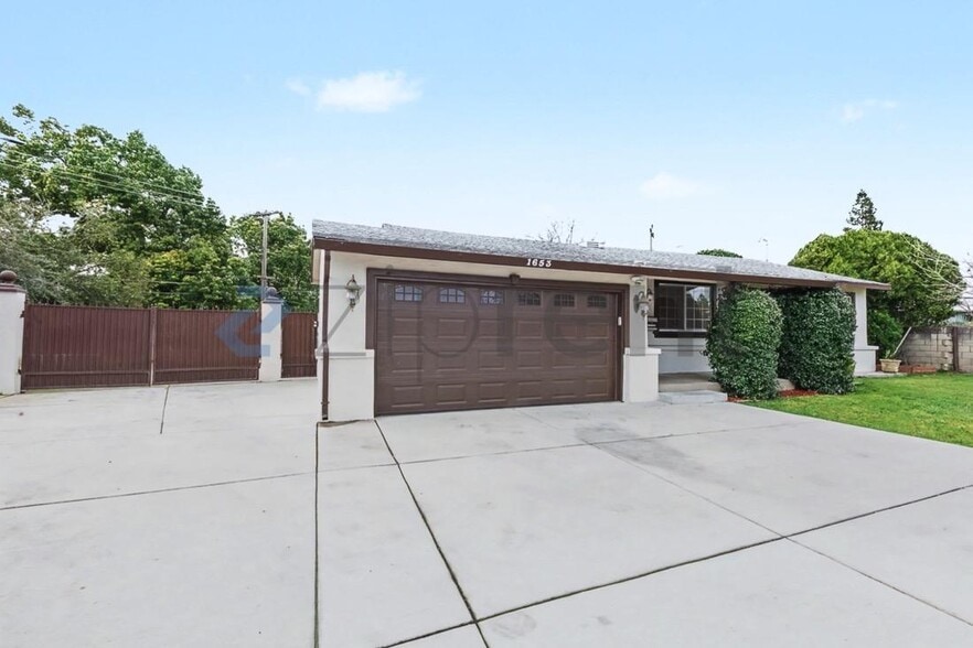 Building Photo - 1653 Robin Hood Ct