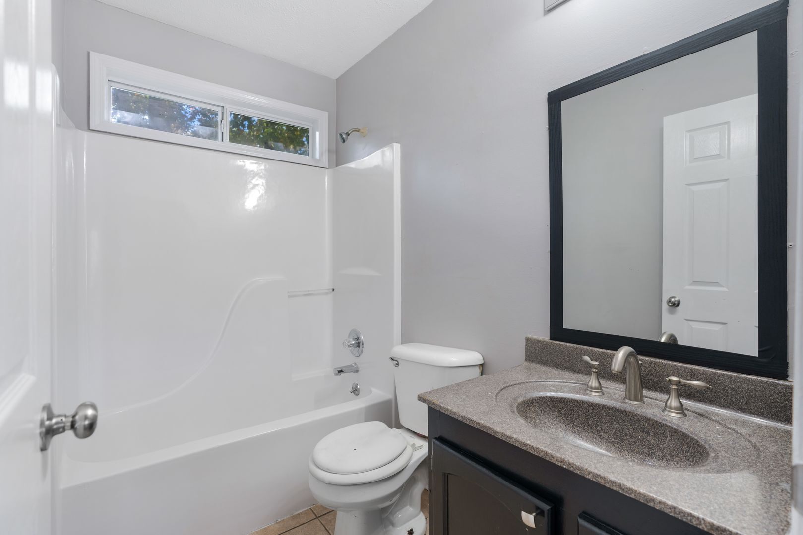 Building Photo - 185 Oak St