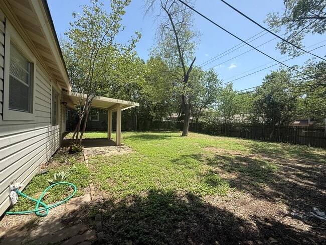 Building Photo - 2805 Ashdale Dr
