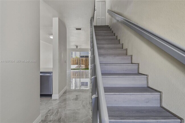 Building Photo - 810 NE 212th Terrace