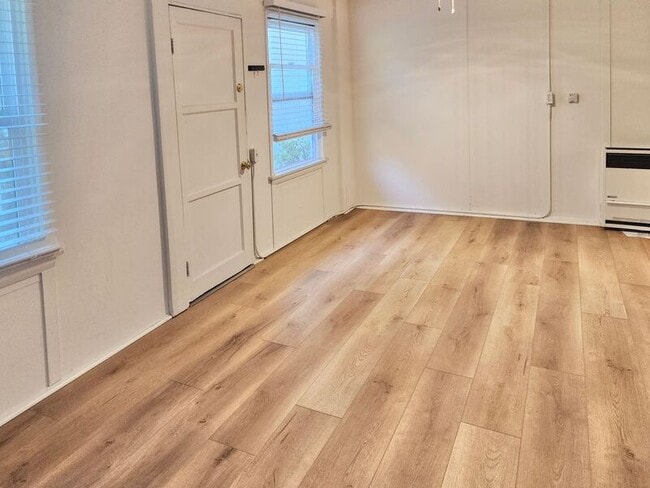 Building Photo - 258 Center St