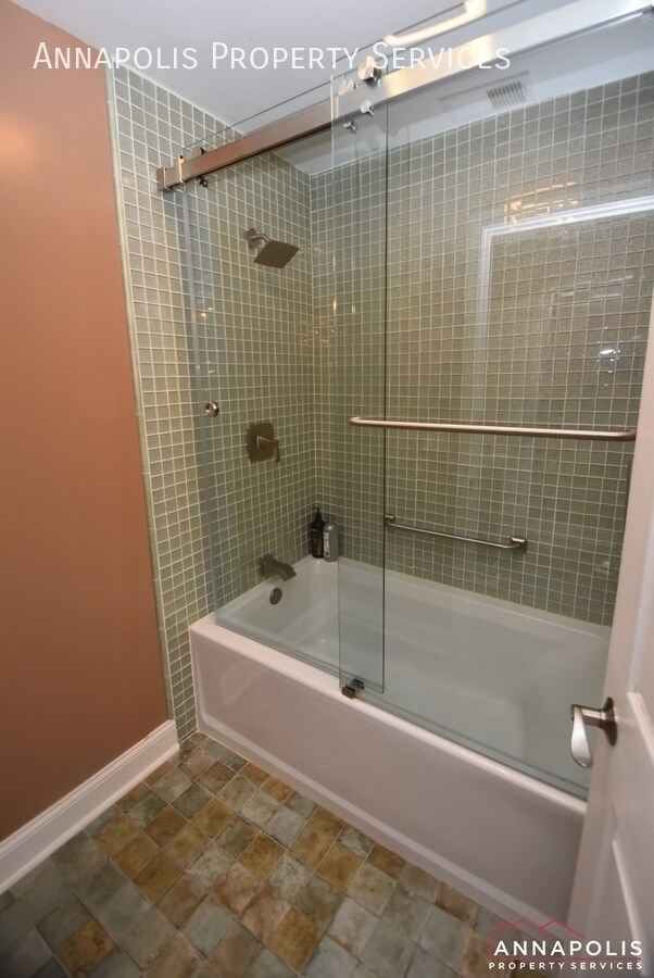 Building Photo - 1195A Bayview Vista-
