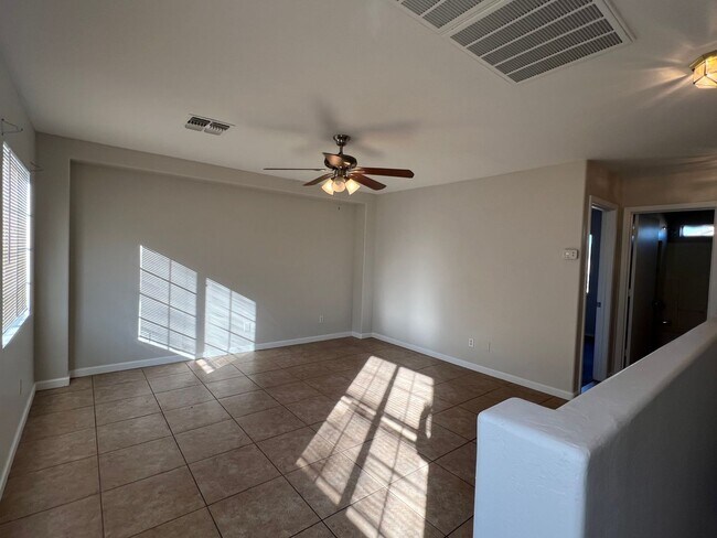 Building Photo - 1776 square foot 3 Bedroom home in El Mirage