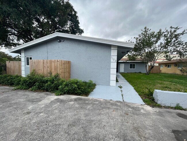 Building Photo - 1109 NW 6th Ave