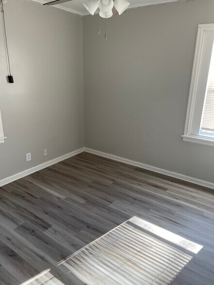 Building Photo - 4014 E Woodrow Pl