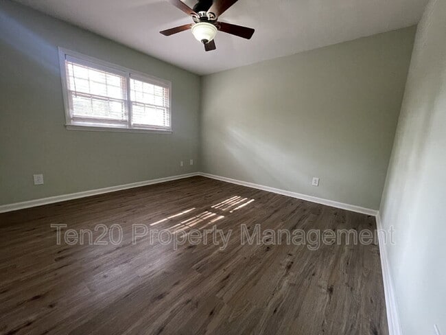 Building Photo - 2005 Landau Dr